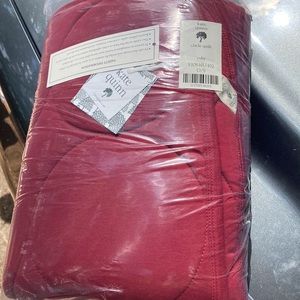 Kate Quinn Circle Quilt - NWT in Bag!